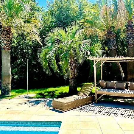 Casa de Férias Charming With Pool Hyères