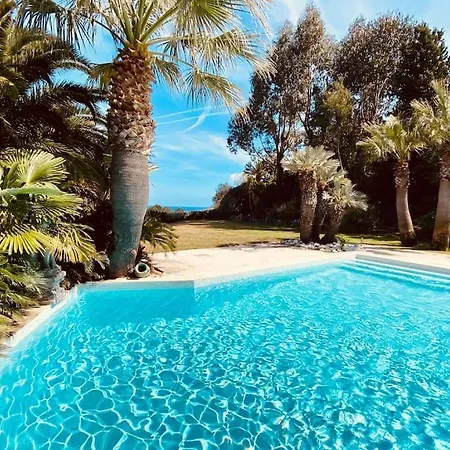 Charming With Pool Casa de Férias